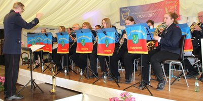 Musikerinnen und Musiker des Feuerwehr-Musikzuges Fuhrberg